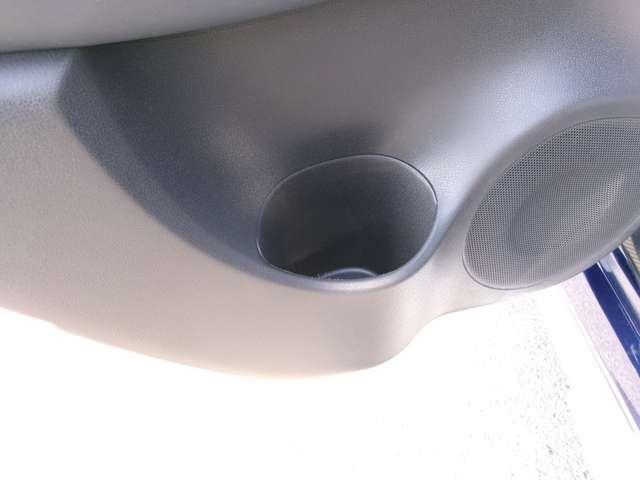 �h�A�|�P�b�g�ɂ̓y�b�g�{�g���Ȃǂ����Ă�����X�y�[�X���������܂��O�O