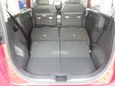 後席を倒すと広くなり長い荷物も積むことが出来ます。