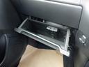 車検証ブックや小物などが収納できるスペースがあります。