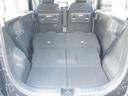 後席を倒すと広くなり長い荷物も積むことが出来ます。