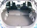 後席を倒すと広くなり長い荷物も積むことが出来ます。
