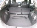後席を倒すと広くなり長い荷物も積むことが出来ます。