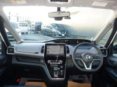 視界がよく、操作性にも優れた運転席まわり。とともに質感にも磨きをかけたインテリアデザイン！ 3