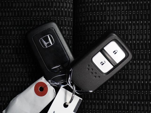 フィット １３Ｇ・Ｌパッケージ　１年保証ナビＲカメＥＴＣワンセグＢＴ接続ＬＥＤ　禁煙　１オ－ナ－　Ｂカメ　Ｓキー　ワンセグ　フルオートエアコン　整備記録簿　ナビＴＶ　リモコンキー　横滑り防止機能　エアバック　アイスト　ＥＴＣ付き（14枚目）