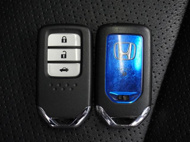 アコードハイブリッド ＥＸ　１年保証ナビＲカメＥＴＣクルコンＢＴ地デジＬＥＤ　バックモニター　本革シート　Ｐセンサー　サイドカーテンエアバック　サイドモニター　記録簿　アルミ　ナビＴＶ　ＬＥＤヘッド　フルセグテレビ　禁煙（19枚目）