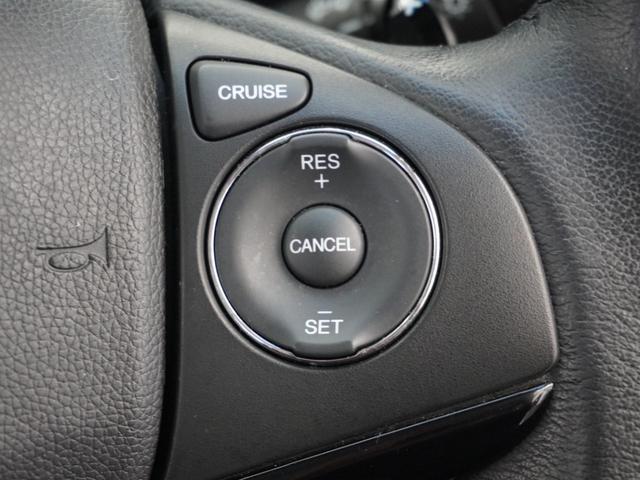 【クルーズコントロール】ステアリングの右側には高速道路で威力を発揮するオートクルーズの操作スイッチががついています。手元で操作ができるので、安全に運転できます！