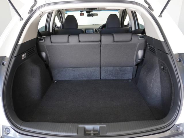 フル乗車でもしっかり荷物を収納出来るラゲッジスペースです。普段の買い物でしたらしっかり積める十分な荷室スペースが確保されています。