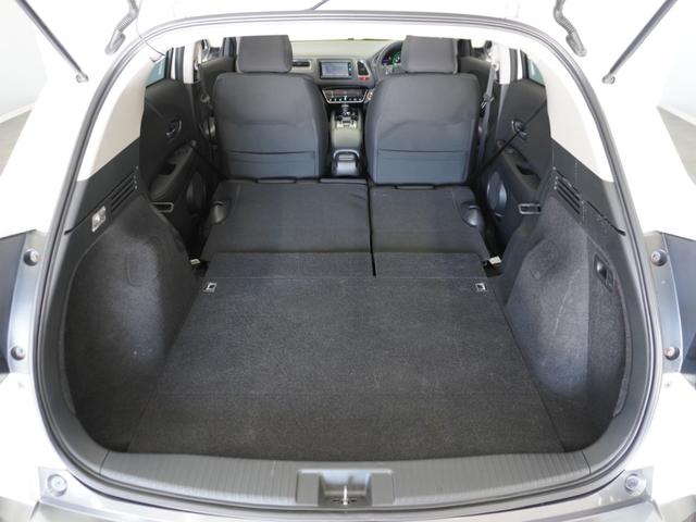 リアシートを使用しない時は倒せば更に広々ラゲッジスペースの出来上がりです、たくさんの荷物が積み込み可能です！