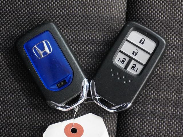 フリードハイブリッド ハイブリッド・Gホンダセンシング 1年保証ナビRカメETC両電扉BT地デジLED 軽減ブレーキ キーフリーシステム 1オ-ナ- 記録簿 DVD再生可能 ECON 禁煙 メモリーナビ 後カメラ Aクルーズ 地デジフルセグTV 横滑防止(16枚目)