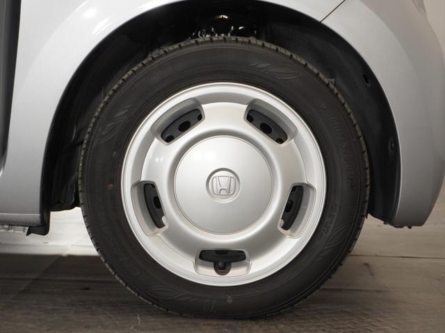 ホイールキャップを装着したスチールホイールです♪ホイールが鉄製なので耐久性があり、お手入れも簡単です。