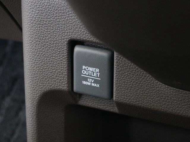 スマートフォンの充電等にも便利な電源ソケット！使いやすい場所に装備されています。