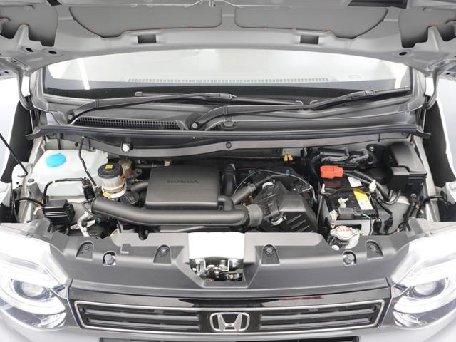 エンジンは車の心臓部分です。このエンジンルームが汚いとトラブルの基になります。当店は専用の液剤を使って徹底的に綺麗にします。