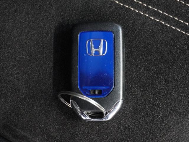 ヴェゼル ハイブリッドRS・ホンダセンシング 1年保証ナビRカメETC地デジBTパドルシフト ETC付 1オ-ナ- 定期点検記録簿 デュアルエアコン サイドSRS Rカメ フルオートエアコン 禁煙 両席エアバック スマキー TVナビ 横滑り防止(19枚目)