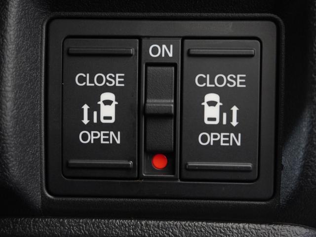 ◆両側電動スライドドア◆狭い駐車場でも乗り降りが楽々♪お子様が隣の車にドアを当ててしまう心配もございません！小さなお子様連れの方もこれで安心。