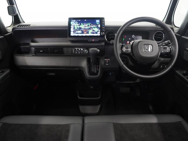 視界広々で運転しやすくロングドライブでも疲れを感じさせないすっきりとまとまったインパネ周りです。