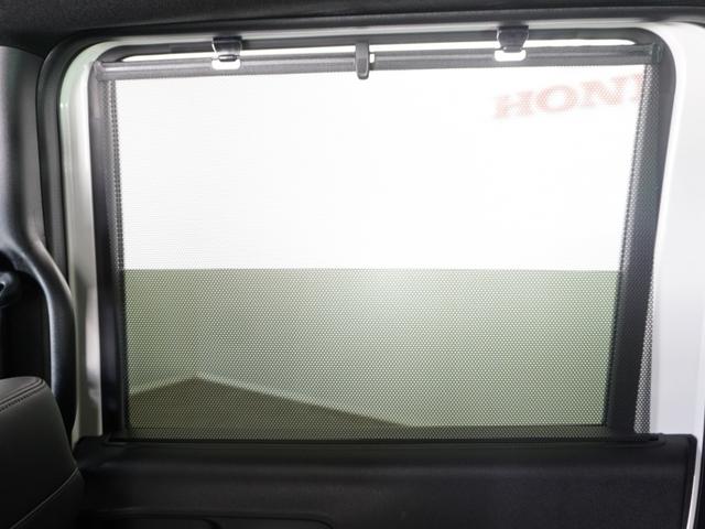 リアドアには【スクリーンサンシェード】が装備されています。日差しを和らげ、プライバシーの保護にも役立ちます。後部座席にお子様を乗車させるときも、ゆっくりお昼寝できます♪