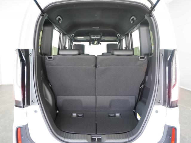 フル乗車でもしっかり荷物を収納出来るラゲッジスペースです。普段の買い物でしたらしっかり積める十分な荷室スペースが確保されています。