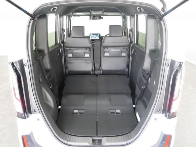 リアシートを使用しない時は倒せば更に広々ラゲッジスペースの出来上がりです、たくさんの荷物が積み込み可能です！