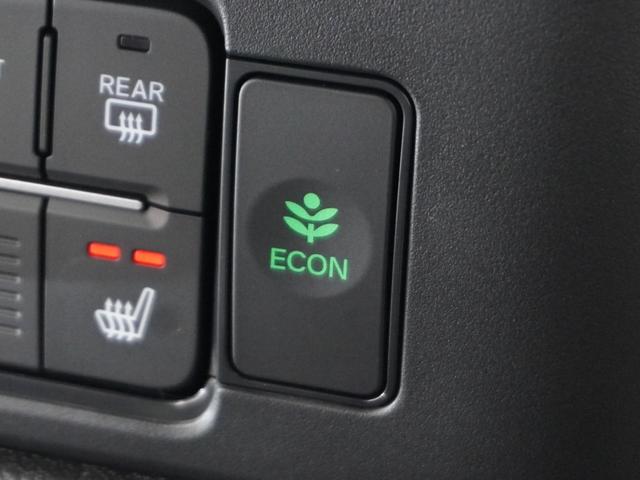 ◆ＥＣＯＮスイッチ（ＥＣＯＮモード）◆エンジンやエアコンといった、クルマ全体の動きを燃費優先で自動制御するＥＣＯＮモード。空調など快適性を優先したいときは、スイッチを押してＯＦＦにできます。