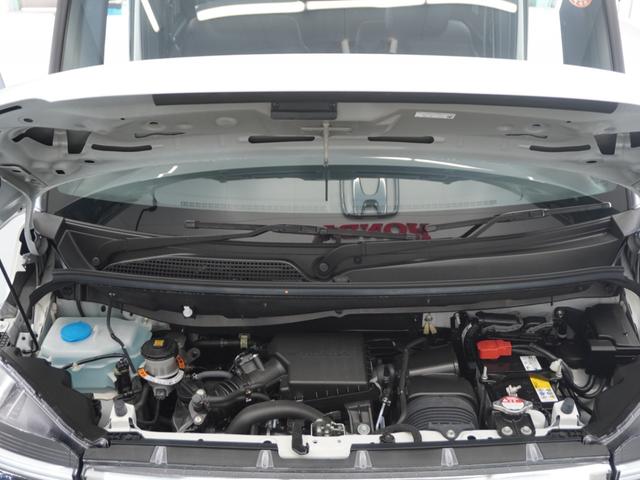 エンジンは車の心臓部分です。このエンジンルームが汚いとトラブルの基になります。当店は専用の液剤を使って徹底的に綺麗にします。