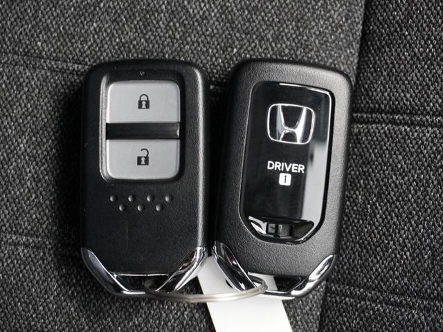 フィット e:HEVホーム 2年保証ナビRカメETCクルコンBT地デジ 前後誤発進抑制機能 クリソナ 助手席エアバッグ 運転席エアバッグ 1オナ アイドリングストップ 禁煙 LEDライト バックカメラ ABS サイドエアバッグ(16枚目)