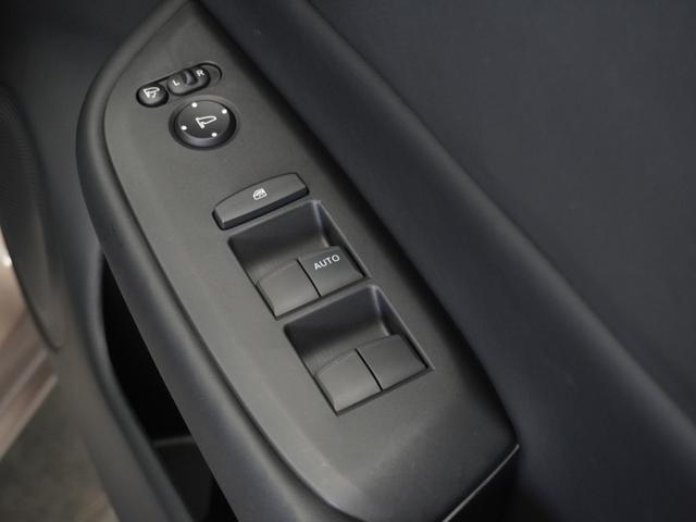 フィット e:HEVホーム 2年保証ナビRカメETCクルコンBT地デジ 前後誤発進抑制機能 クリソナ 助手席エアバッグ 運転席エアバッグ 1オナ アイドリングストップ 禁煙 LEDライト バックカメラ ABS サイドエアバッグ(23枚目)