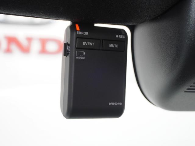 N-BOXカスタム ターボコーディネートスタイル 2年保証ナビDレコRカメETC両電扉BT地デジ 両側電動ドア 禁煙車 Rカメラ クルコン スマートキ- パワーステアリング VSA セキュリティ エアコン LEDライト パワーウィンドウ オートライト(4枚目)