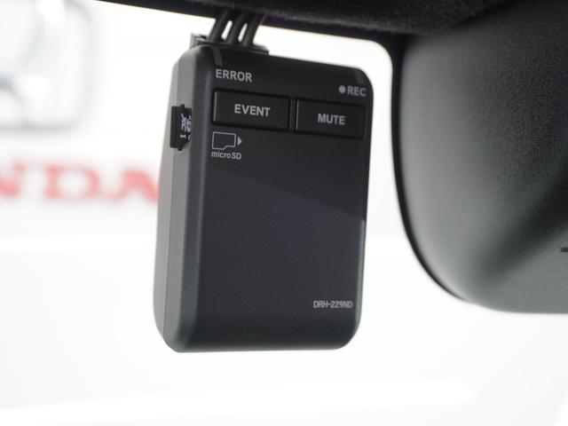 ◆ドライブレコーダー◆映像・音声などを記録する自動車用の装置です。　もしもの事故の際の記録はもちろん、旅行の際の思い出としてドライブの映像を楽しむことができます。