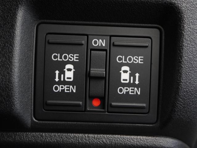 ◆両側電動スライドドア◆狭い駐車場でも乗り降りが楽々♪お子様が隣の車にドアを当ててしまう心配もございません！小さなお子様連れの方もこれで安心。