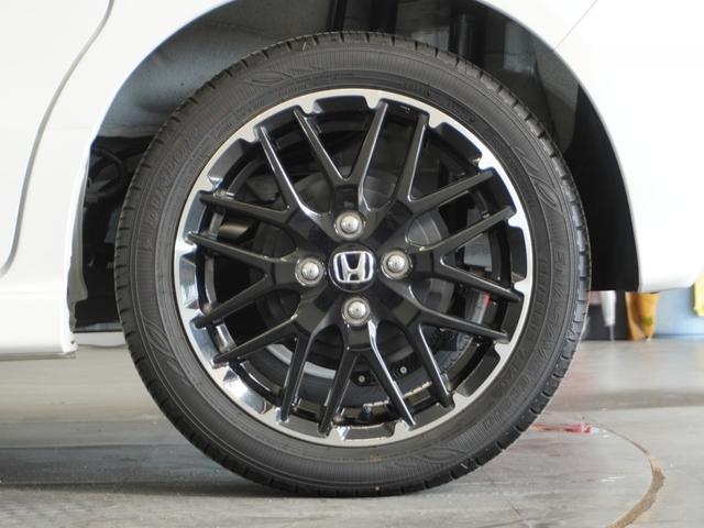 アルミホイール装着車です！これで足元まわりもおしゃれにきまります！