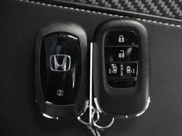 ◆スマートキー◆カギをバッグやポケットに入れたままでもドアロックの開閉ができる『スマートキー』付き！雨天や暗くなってもカギを取り出す必要がなくドアの開錠＆エンジンも始動できます