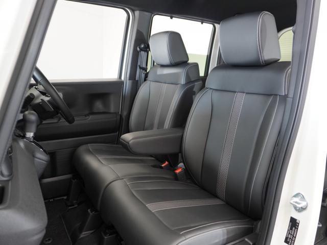 運転席と助手席は足元が繋がっているので自由に行き来しやすいので駐車場が狭いときでも助手席側からスムーズに乗り降りできて便利！