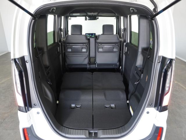 リアシートを使用しない時は倒せば更に広々ラゲッジスペースの出来上がりです、たくさんの荷物が積み込み可能です！
