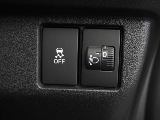 【ＶＳＡ】横滑り防止装置が装備されています。コーナーリング時の横すべりを抑える機能と、車両の急激な挙動変化を抑える機能で、安定した走行を実現しています。運転に安心とゆとりが出来ます。