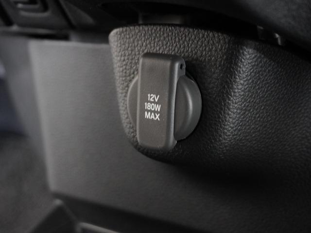 スマートフォンの充電等にも便利な電源ソケット！使いやすい場所に装備されています。
