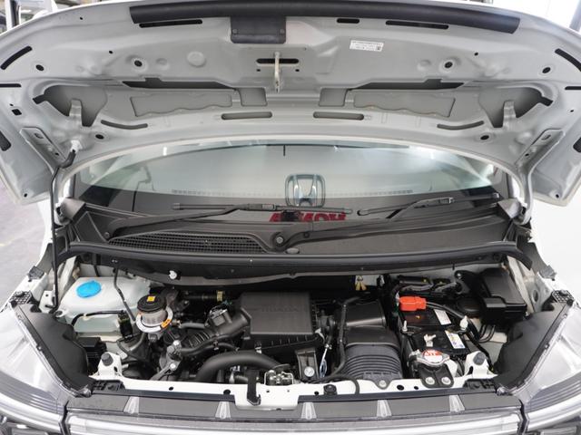 エンジンは車の心臓部分です。このエンジンルームが汚いとトラブルの基になります。当店は専用の液剤を使って徹底的に綺麗にします。