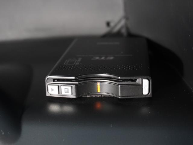 フィットハイブリッド Ｌパッケージ　１年保証ナビＤレコＲカメＥＴＣクルコンＢＴ地デジ　１オーナ　禁煙　ナビ＆ＴＶ　地デジフルセグＴＶ　サイドエアバック　ＤＶＤ再生　ＬＥＤ　ＥＣＯＮ　バックカメラ　オートクルーズコントロール　ＥＴＣ（5枚目）