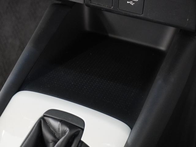 フィット e:HEVホーム 2年保証ナビDレコRカメETCクルコンBT地デジ 前後誤発進抑制機能 クリソナ 助手席エアバッグ 運転席エアバッグ 1オナ アイドリングストップ 禁煙 LEDライト バックカメラ ABS フルセグTV(42枚目)