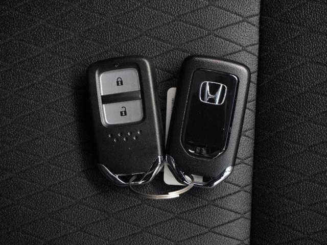 フィット ｅ：ＨＥＶリュクス　２年保証ナビＤレコＲカメＥＴＣクルコンＢＴ地デジ　誤発進抑制機能　Ｉオーナー　メモリーナビ　ＡＷ　リアカメラ　ＥＴＣ付　ＬＥＤ　シートヒーター　クルーズコントロール　セキュリティアラーム　ＤＶＤ　禁煙（19枚目）