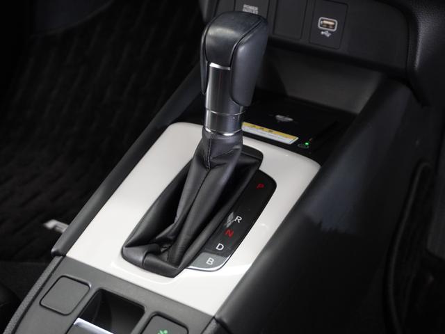 フィット ｅ：ＨＥＶリュクス　２年保証ナビＤレコＲカメＥＴＣクルコンＢＴ地デジ　誤発進抑制機能　Ｉオーナー　メモリーナビ　ＡＷ　リアカメラ　ＥＴＣ付　ＬＥＤ　シートヒーター　クルーズコントロール　セキュリティアラーム　ＤＶＤ　禁煙（42枚目）