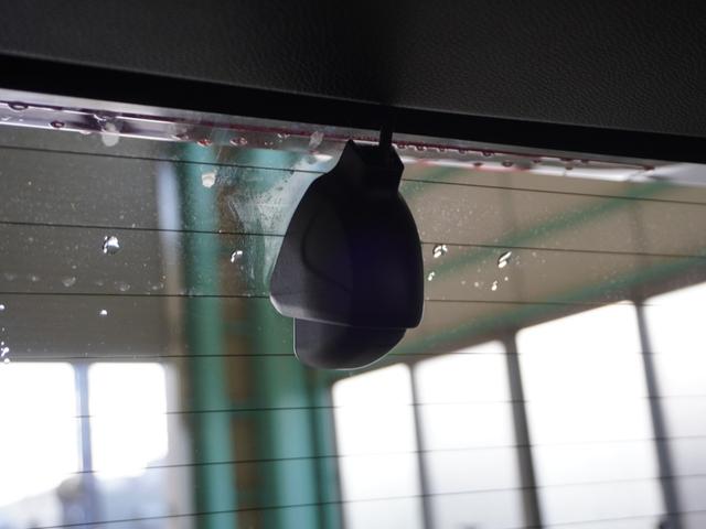 ヴェゼル ハイブリッドＺ・ホンダセンシング　１年保証ナビＤレコＲカメＥＴＣクルコンＢＴ地デジ　レーダーサポート　１オーナ－　ＤＶＤ再生機能　整備記録簿　横滑り防止システム　バックアイカメラ　盗難防止装置　フルセ　シートヒーター付　スマ－トキ－（5枚目）