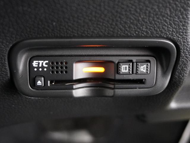 ヴェゼル ハイブリッドＺ・ホンダセンシング　１年保証ナビＤレコＲカメＥＴＣクルコンＢＴ地デジ　レーダーサポート　１オーナ－　ＤＶＤ再生機能　整備記録簿　横滑り防止システム　バックアイカメラ　盗難防止装置　フルセ　シートヒーター付　スマ－トキ－（6枚目）