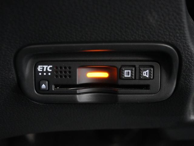 ヴェゼル ハイブリッドＺ・ホンダセンシング　１年保証ナビＲカメＥＴＣクルコンＢＴ地デジＬＥＤ　レーダーサポート　ＤＶＤ再生機能　整備記録簿　横滑り防止システム　バックアイカメラ　盗難防止装置　フルセ　シートヒーター付　スマ－トキ－　ＥＣＯモード（4枚目）