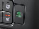 ◆ＥＣＯＮスイッチ（ＥＣＯＮモード）◆エンジンやエアコンといった、クルマ全体の動きを燃費優先で自動制御するＥＣＯＮモード。空調など快適性を優先したいときは、スイッチを押してＯＦＦにできます。