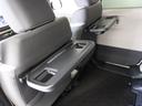 ◆シートバックテーブル◆フロントシートの背面に後席用のテーブルがついています。小物が置けて!カップホルダーもあります、ドライブ中や休憩時にも便利なテーブルです。
