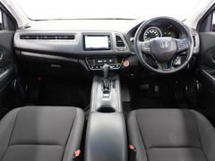 視界広々で非常に運転しやすくロングドライブでも疲れを感じさせないすっきりとまとまったインパネ周りです。 7