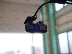 ���μ֤ˤϥꥢ�ˤ�ɥ饤�֥쥳���������������Ƥ���ޤ��������������ʤɤ�Ͽ���뼫ư���Ѥ����֤Ǥ������⤷��λ��Τκݤε�Ͽ�Ϥ������ι�Ԥκݤλפ��ФȤ��ƥɥ饤�֤α�����ڤ��ळ�Ȥ��Ǥ��ޤ��� 7