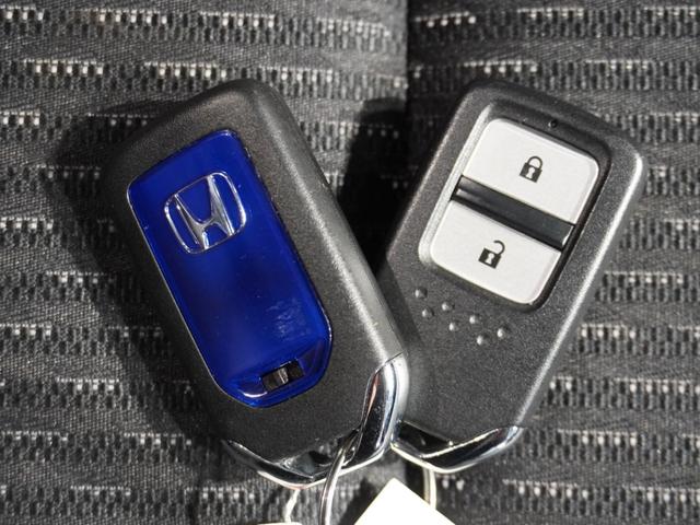 フィットハイブリッド Ｌパッケージ　ワンオーナー車　クルーズコントロール　ワンセグ　オートエアコン　ＥＴＣ　ホッと保証１年間走行無制限（18枚目）