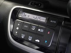 【オートエアコン】温度を設定すれば自動で快適な車内温度を保ちます。エアコン内部の高性能脱臭フィルターで車内のアレルゲンや花粉を除去。 6