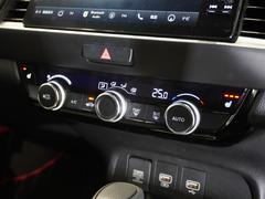 【オートエアコン】温度を設定すれば自動で快適な車内温度を保ちます。エアコン内部の高性能脱臭フィルターで車内のアレルゲンや花粉を除去。 7